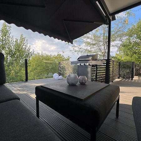 Pergola House In A Green Oasis With Fantastic View Διαμέρισμα Petrovaradin Εξωτερικό φωτογραφία